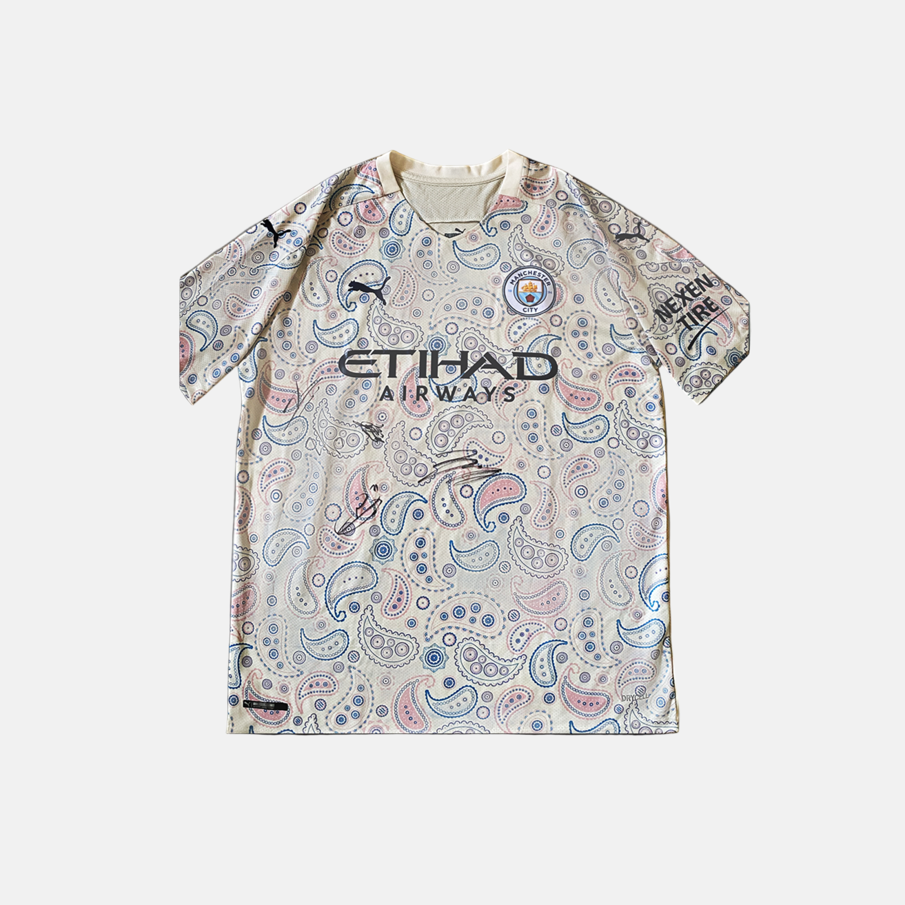 MANCHESTER CITY SIGNED COLLECTIBLE