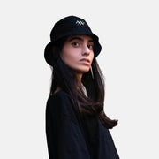 BLACK BUCKET HAT