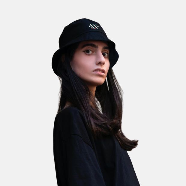 BLACK BUCKET HAT