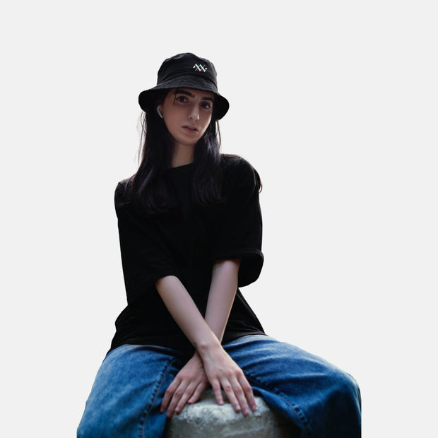 BLACK BUCKET HAT