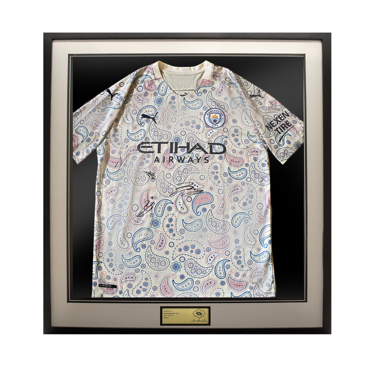 MANCHESTER CITY SIGNED COLLECTIBLE